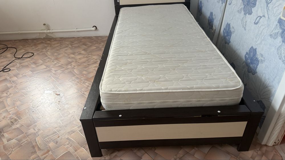Продам кровать+сервант