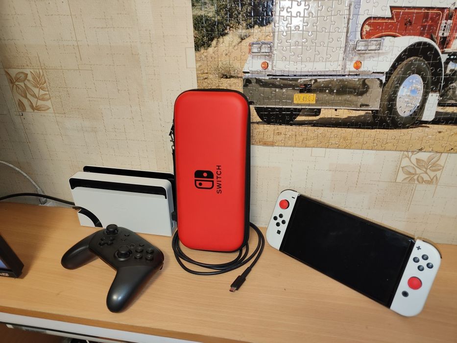 Продам Nintendo switch oled + switch pro controller. MicroSD 256