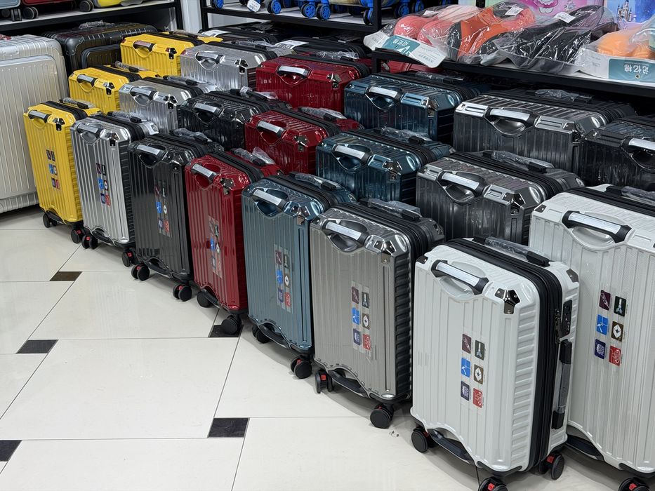 Новые чемодан из поликарбоната средний / chamadon