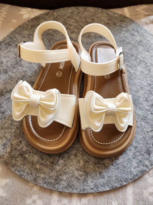 Сандали за момиче