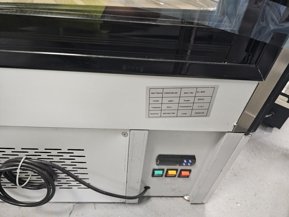 Хладилна витрина  три размера Професионална цена от 1700 лв чисто нови