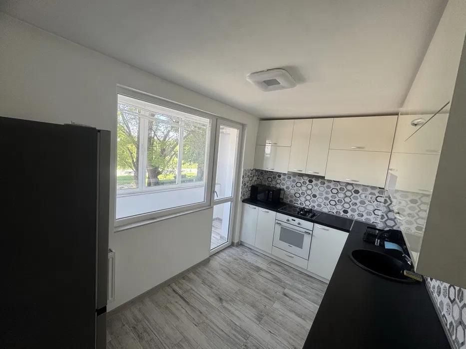 Дава се под наем Двустаен апартамент в Пловдив, Център - 64 кв.м за 432.48 € - Снимка #1