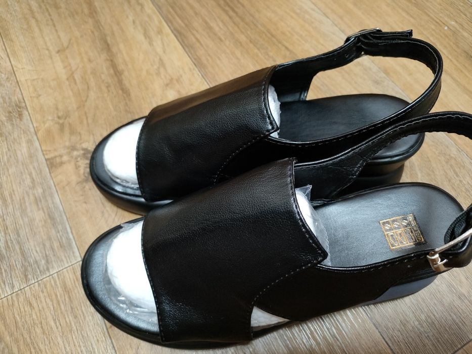 Босоножки женские