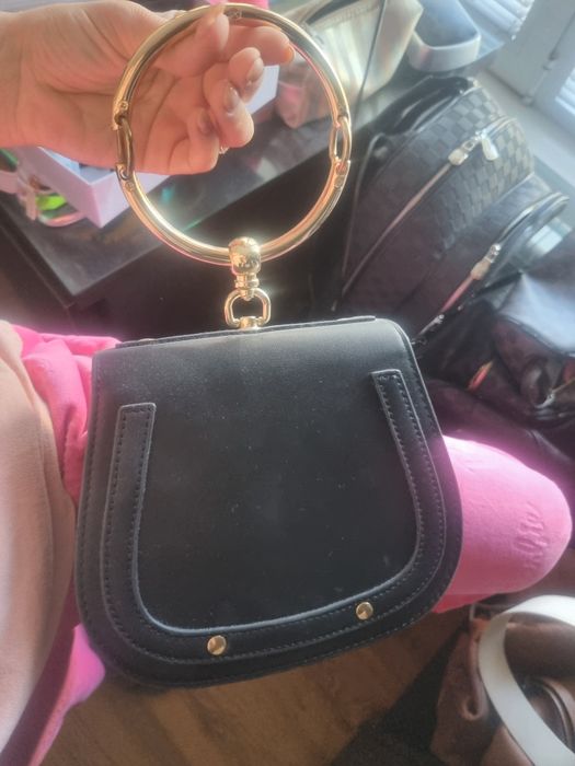 Чанта с метална дръжка