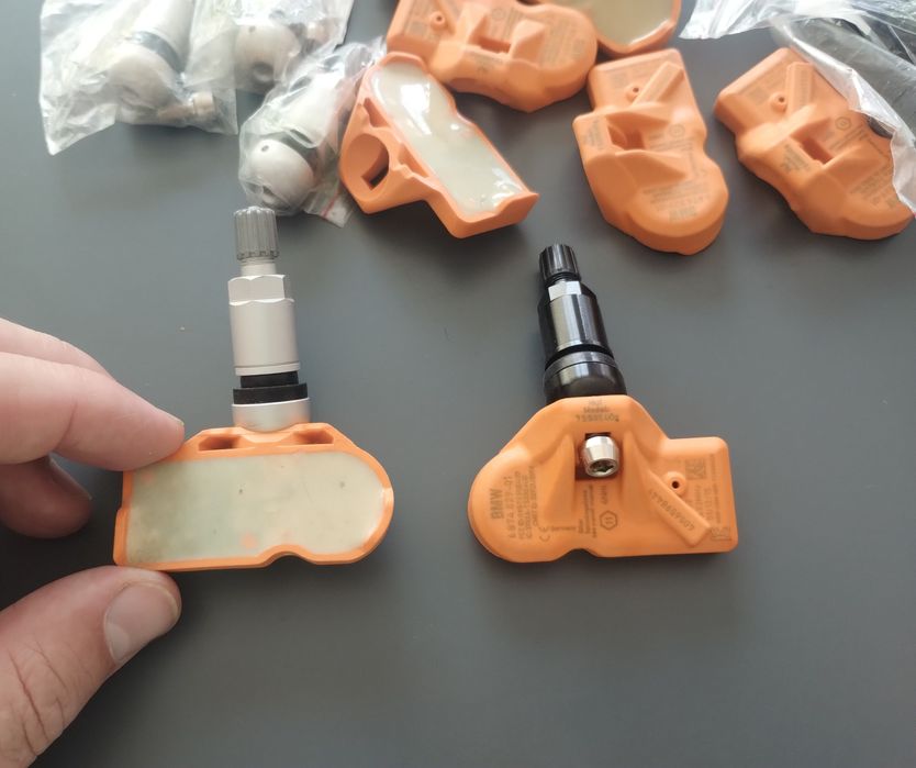 Senzori Presiune roti Originali BMW cu valve metalice.