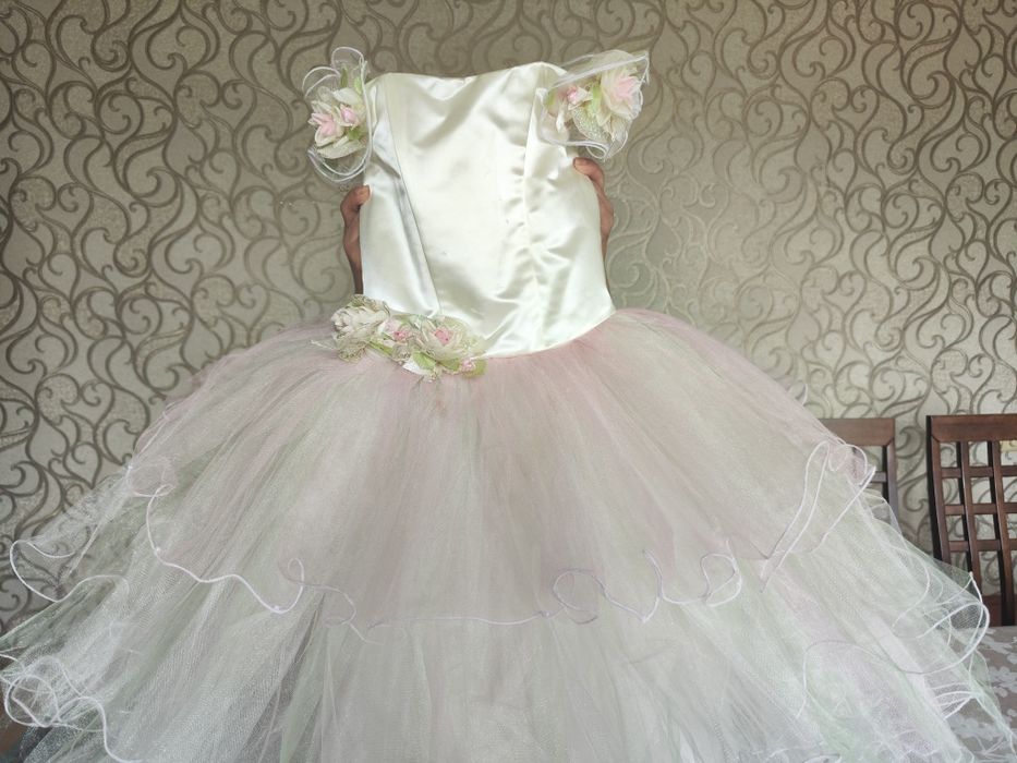 Продаю выпускное платье -корсет