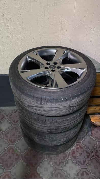 Продаю диски с шинами R22