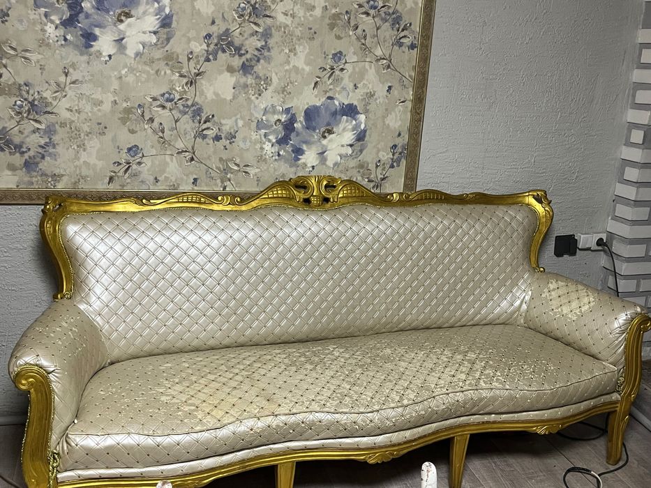 Продаю диван НЕДОРОГО