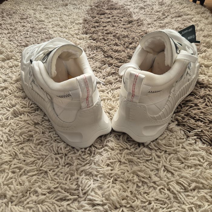 Off-white oddsy albi