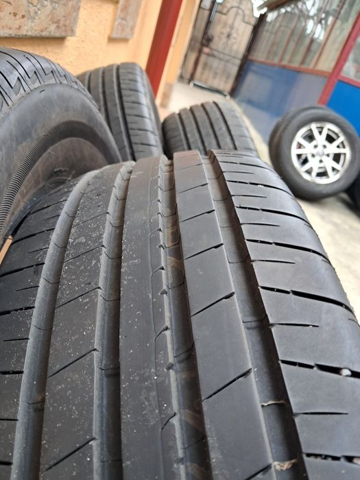 Cauciucuri 215 65 16 de vară în stare buna. Preț 1400 negociabil.