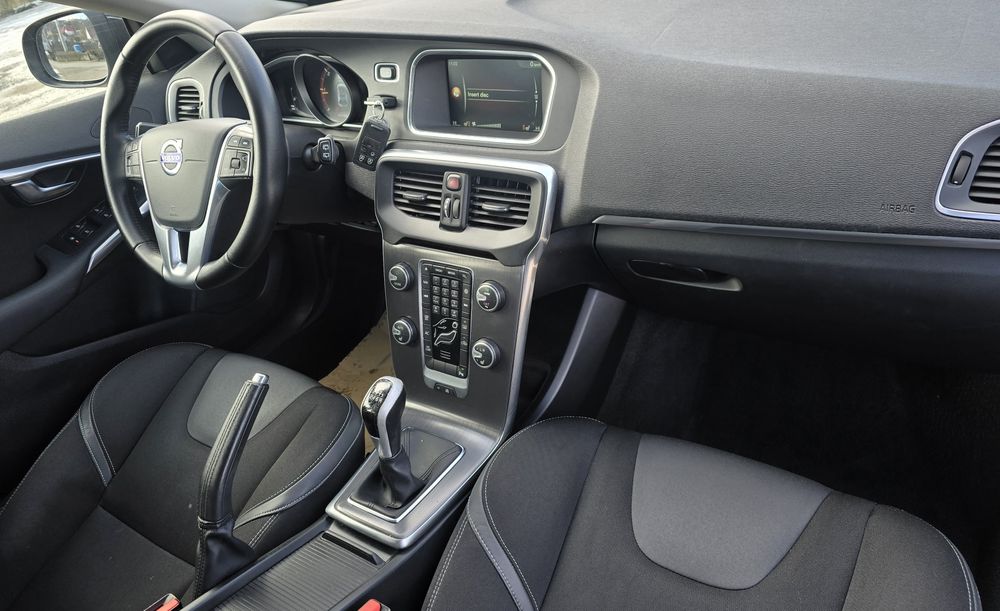 Volvo v40   Euro 6.  *2016* xenon*Led*2.0diesel*