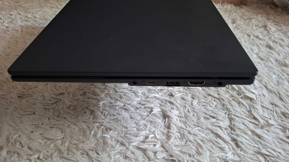 Laptop ASUS Vivobook Go 15 Ryzen 5-7520U /8 GB RAM /512 GB SSD CU NOU