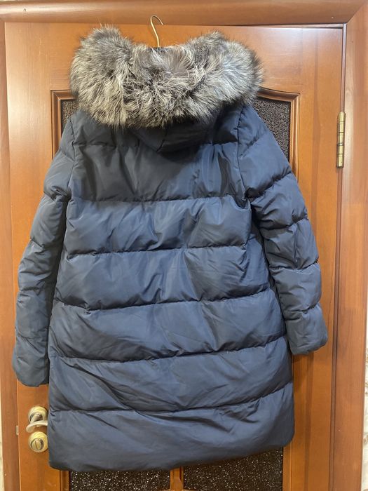 Пуховик на девушку 44-46 размер.