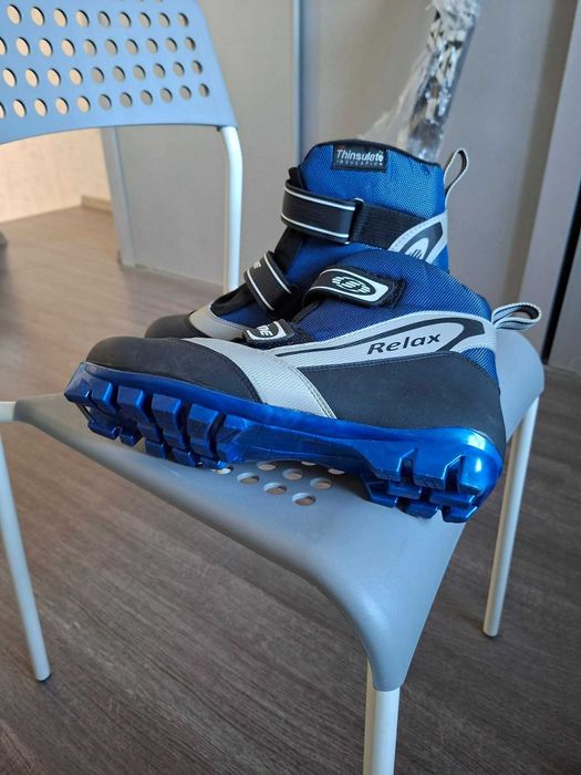 Ски за бягане нови със обувки.