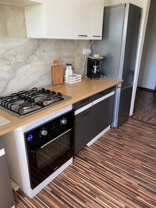 Închiriez apartament