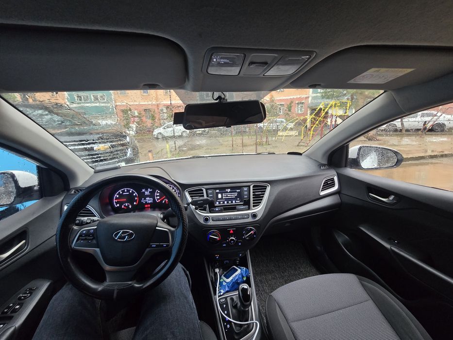 Hyundai accent  srochna sotiladi