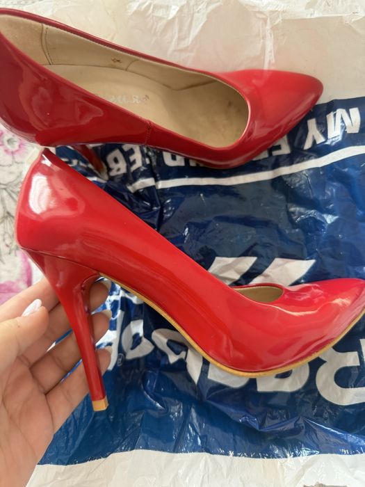 Дамски обувки с ток