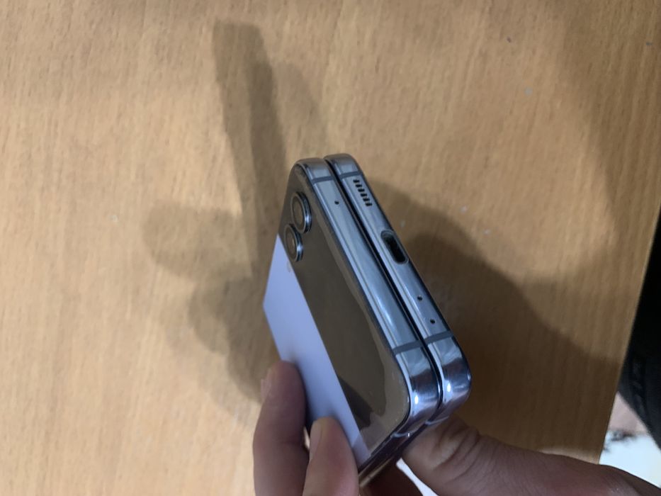 Продаю телефон Galaxy Z Flip 4