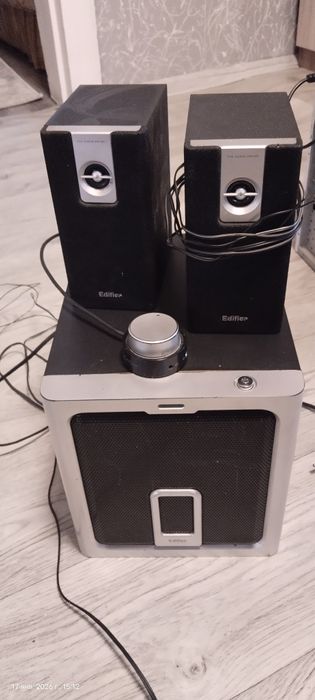 калонки с сабвуфером.