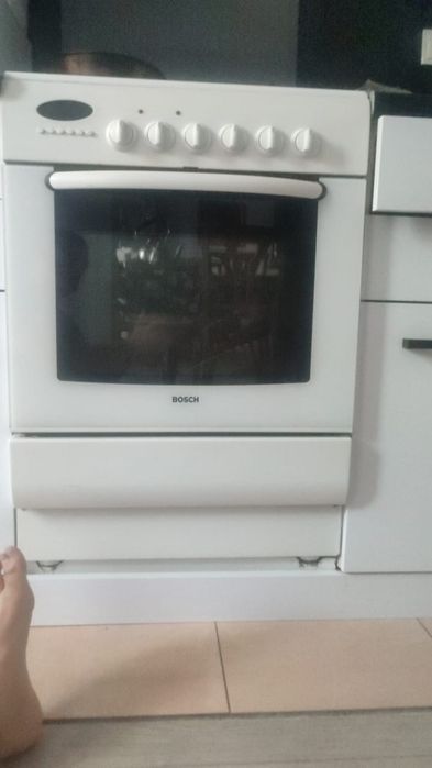 Ремонт телевизоров и газовых плит.