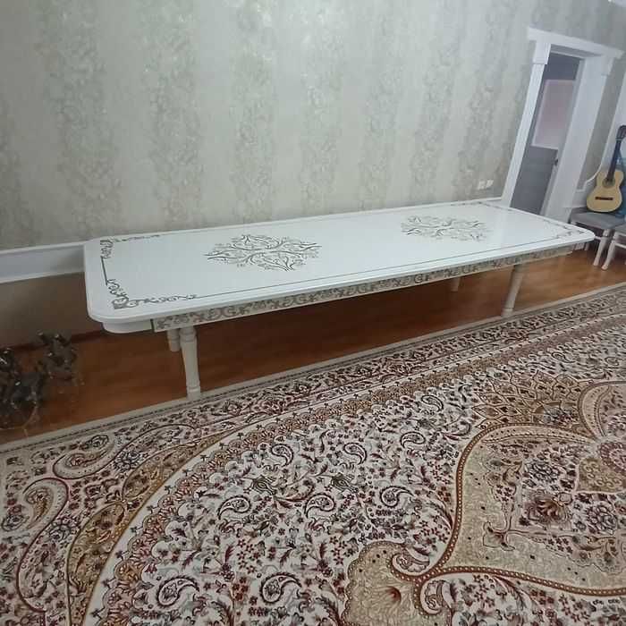 Гостиный стол сатылады