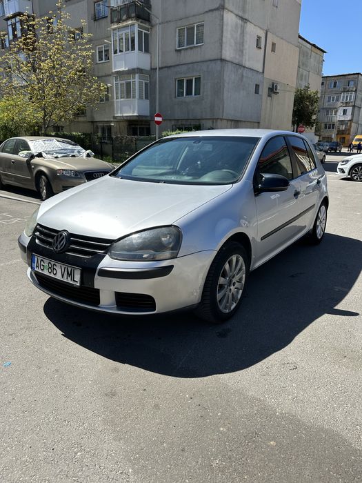 Vând Volkswagen Golf 5