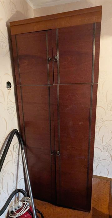 Продам шкаф стенку из дерева