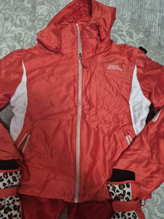 Дамски ски якета и ски долница