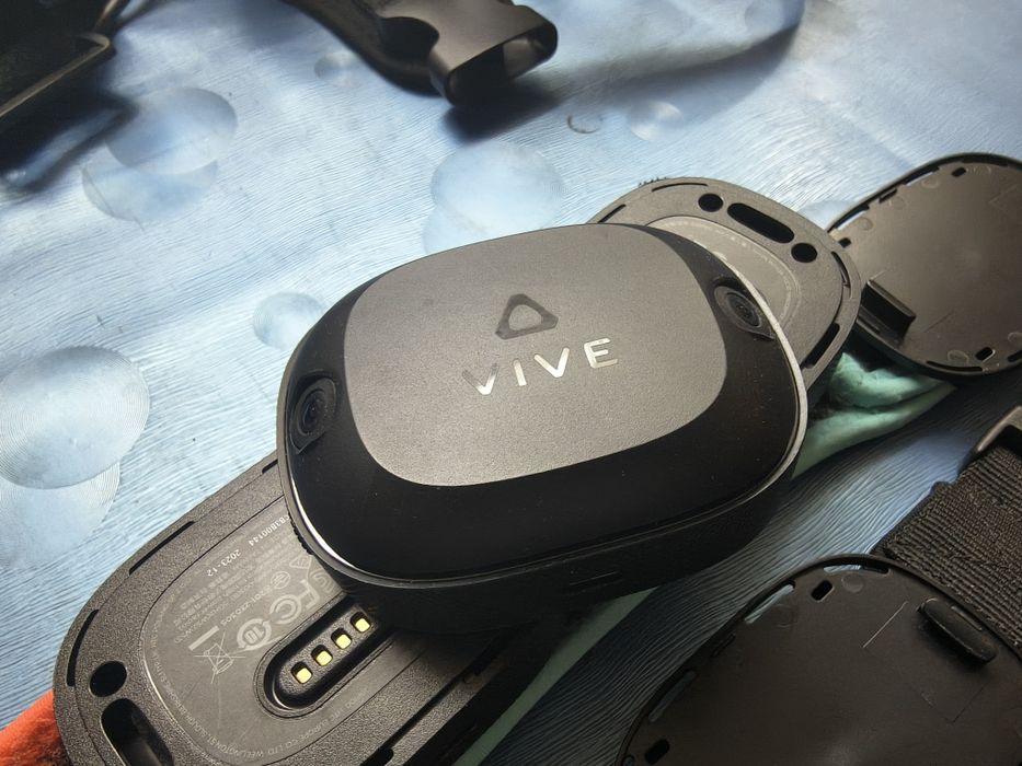 HTC Vive Ultimate full body тракери