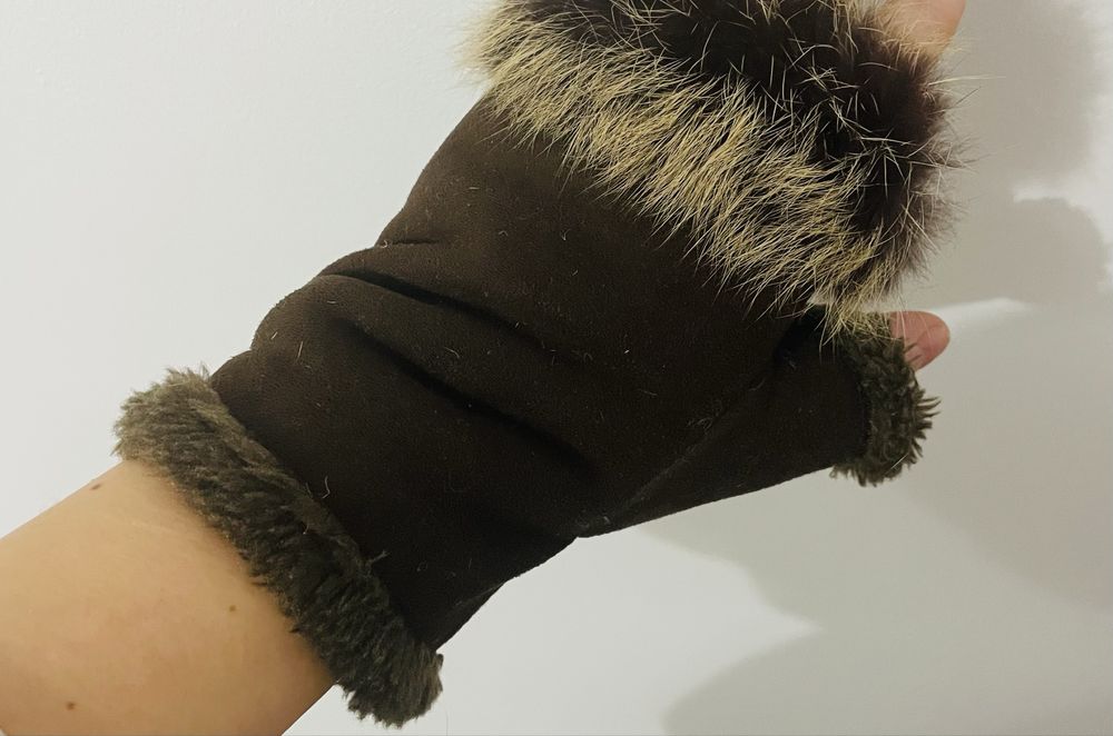 Manusi din piele intoarsa si blana naturala Studio ID Mittens.