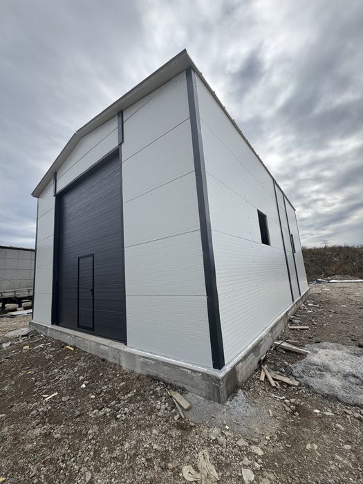 Vand Hala Metalica completa cu usi, panouri sandwich la cheie