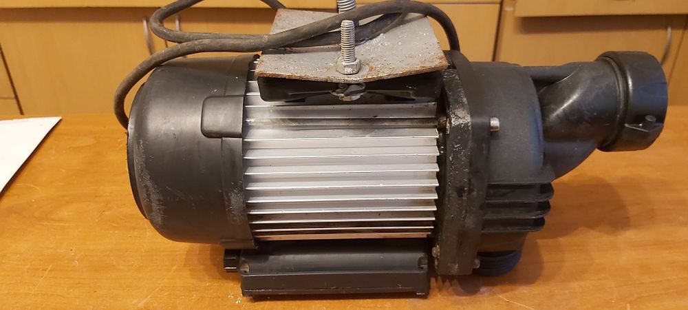 Vând pompa de hidromasaj 750W
