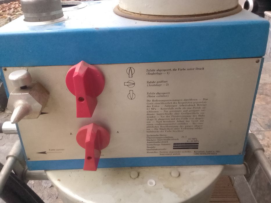 Vând aparat de vopsit airless  profesional