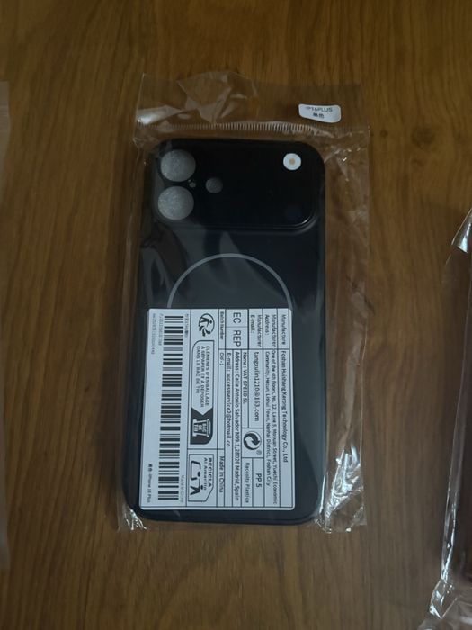 Vind folii si huse pentru iphone 13 si 16 plus