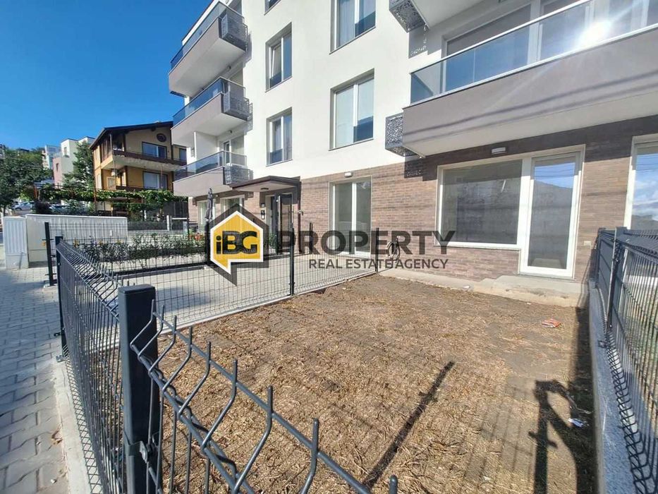 Двустаен апартамент с двор в кв. Виница