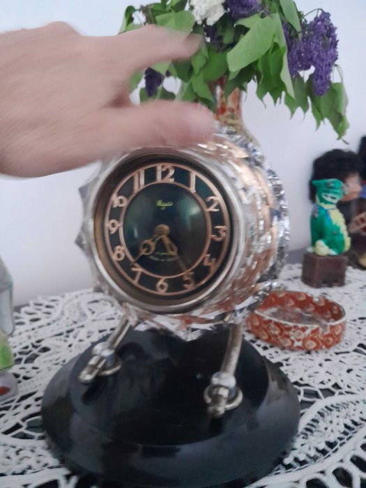 Ceas de masă mecanic