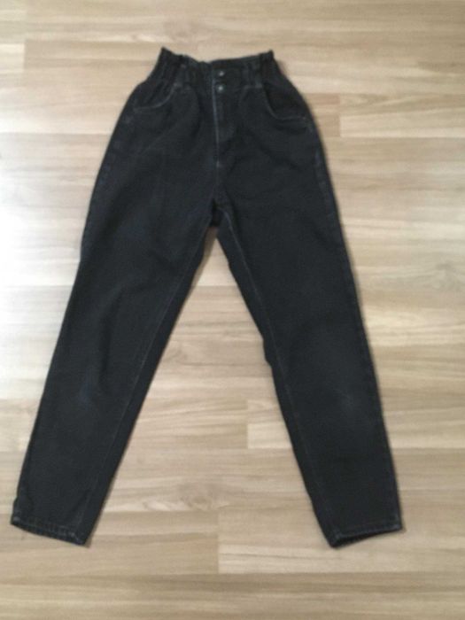 Лот мека блузка каре и черни дънки paperbag