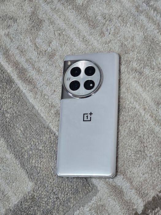 срочно продам oneplus 12
