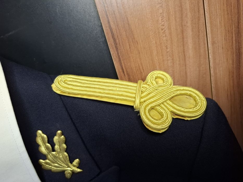 Costum militar Exceptiol, Unic