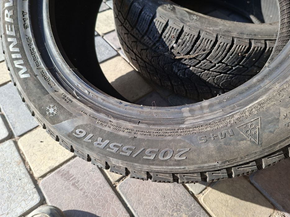 Продаю 2 шины 205/55/16