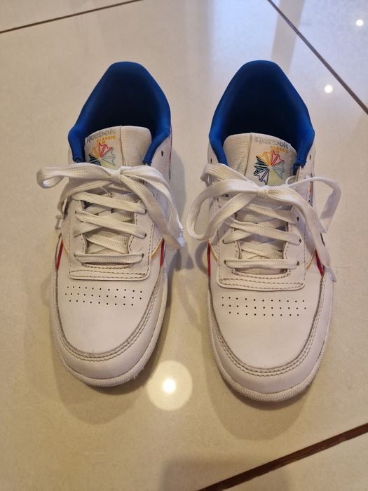 Vând adidasi  Reebok