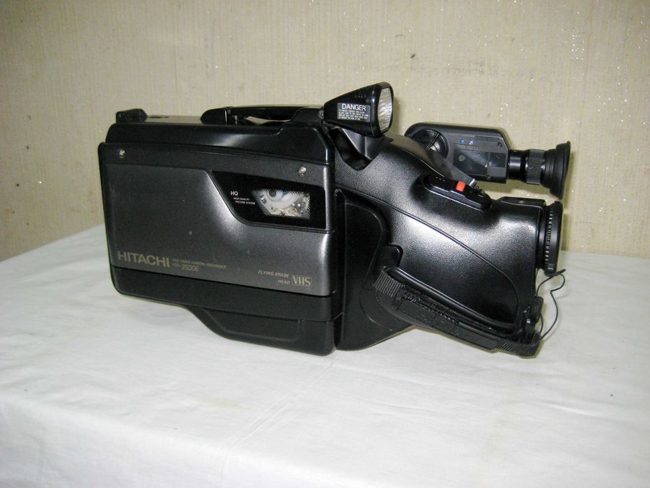 Видеокамера HITACHI 3500E оригинал Japan идеальном рабочим состоянии!