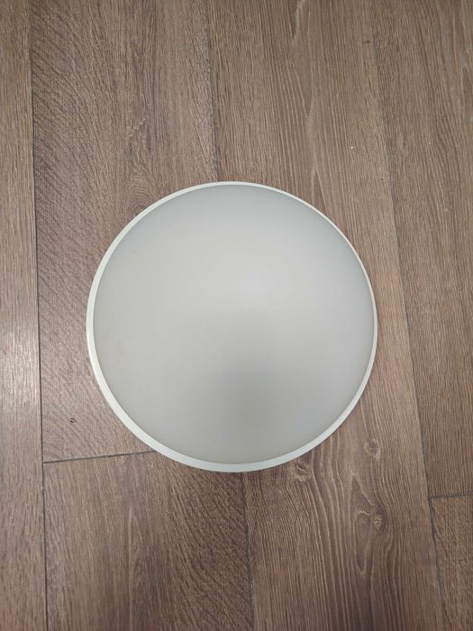 Продаю потолочные светильники есть 2 шт