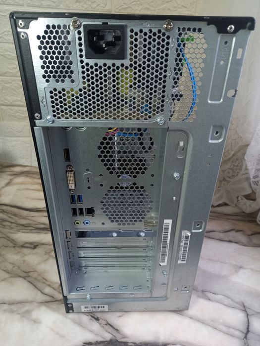 Мощен компютър Fujitsu Intel® Core™ i5-7500 8gb DDR4 Ssd