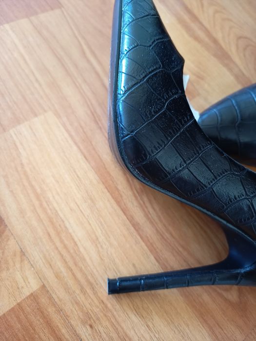 Елегантни обувки на ток