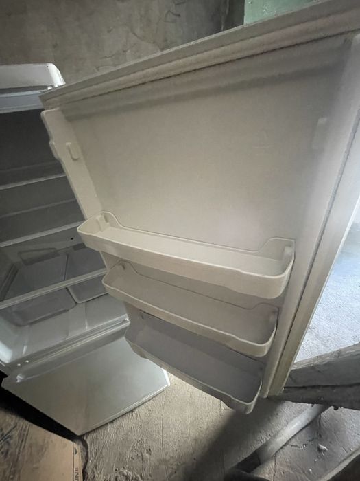 Холодильник indesit es20a