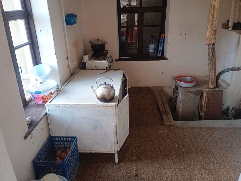 Бустонлиқ тумани Қораманас МФИ Орал Тансикбаев кучаси 79 уй сотилади.