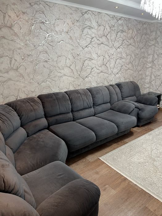 Продам угловой диван с креслом