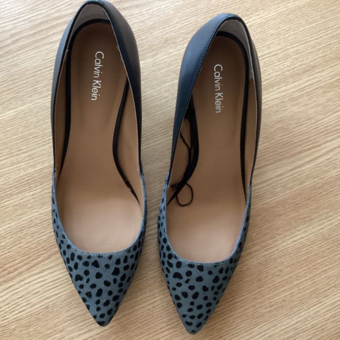 Vand pantofi Calvin Klein , noi cu eticheta , masura 39.