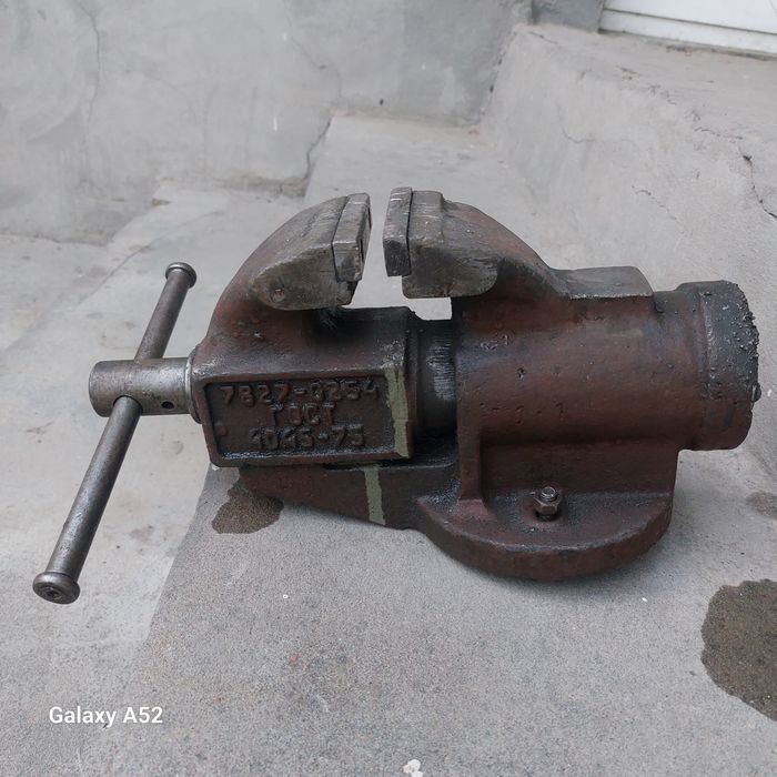 Тиски , тиска  ,,